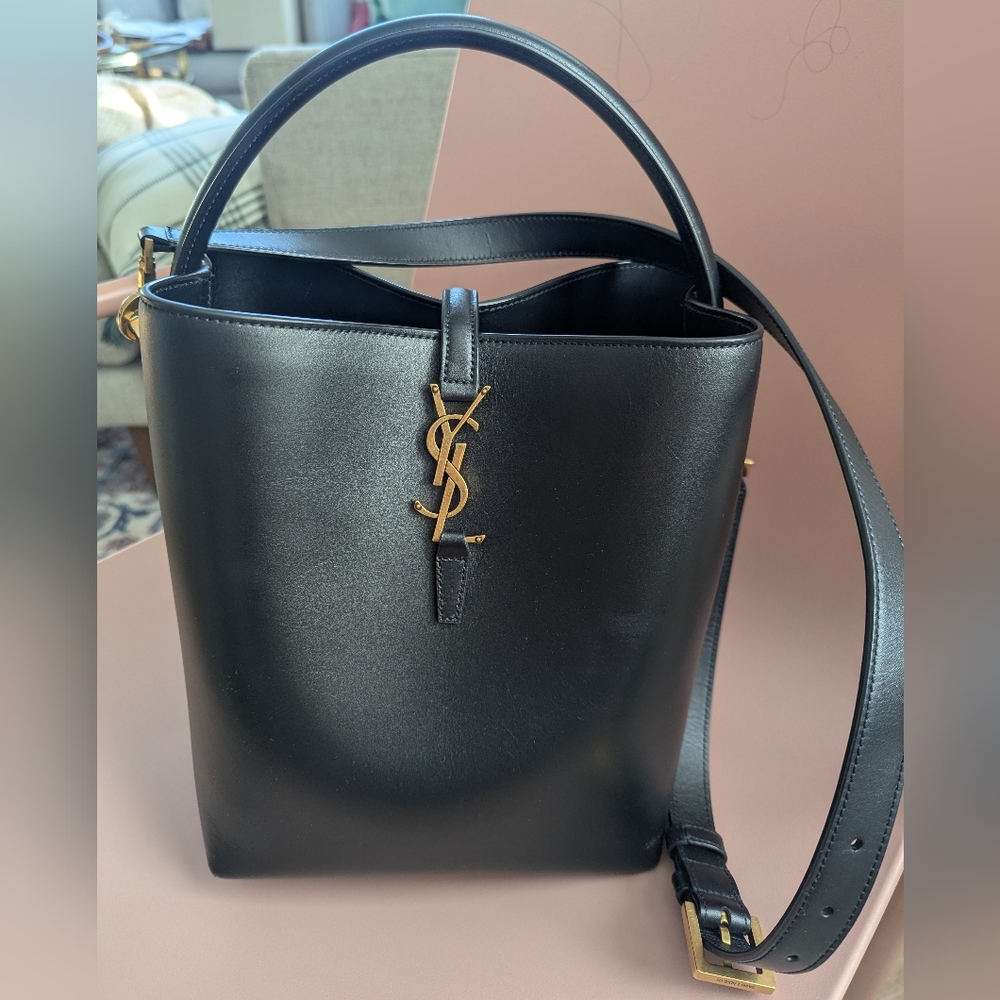 YSL Saint Laurent black bucket bag (LE 37 in shiny leather)